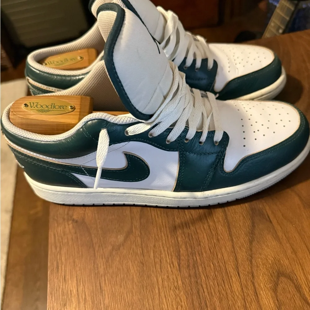 Jordan 1 size 9.5 White and Green - Picture 4 of 4